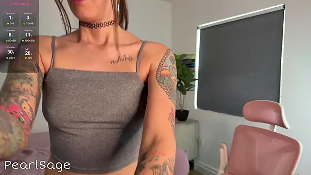 Pearl Sage online show from April 25, 2026, 10:40 pm