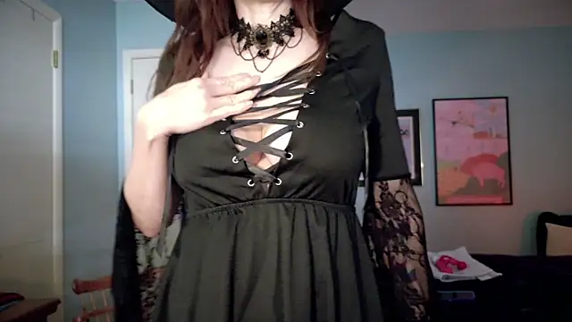 Snapshot of MommyGoddessL chatting on October 31, 2025, 2:51 pm MommyGoddessL online show from October 31, 2025, 2:51 pm