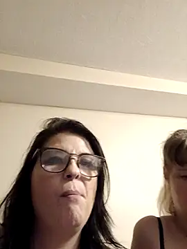 Snapshot of Neveah1 chatting on September 20, 2025, 7:31 am Neveah1 online show from September 20, 2025, 7:31 am