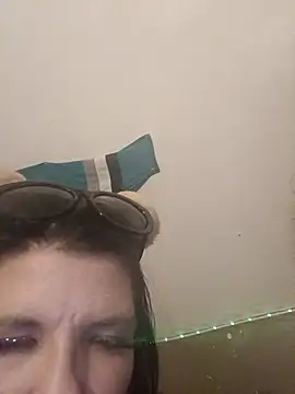 Snapshot of Neveah1 chatting on November 18, 2025, 7:13 am Neveah1 online show from November 18, 2025, 7:13 am