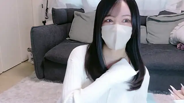 moemilk online show from April 18, 2026, 10:32 pm