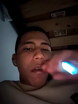 Snapshot of Davig4 chatting on September 17, 2025, 10:44 pm Davig4 online show from September 17, 2025, 10:44 pm