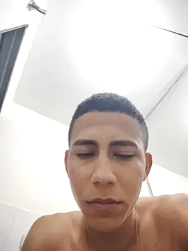 Snapshot of Davig4 chatting on November 11, 2025, 11:05 pm Davig4 online show from November 11, 2025, 11:05 pm