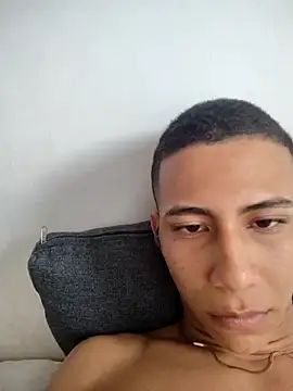 Snapshot of Davig4 chatting on November 17, 2025, 7:19 pm Davig4 online show from November 17, 2025, 7:19 pm