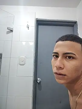 Snapshot of Davig4 chatting on November 24, 2025, 7:24 pm Davig4 online show from November 24, 2025, 7:24 pm