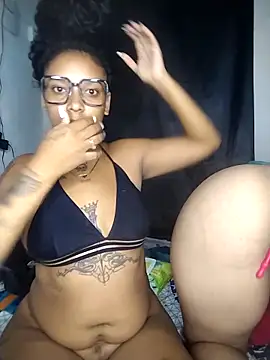 Snapshot of Vale_Nikol21 chatting on April 8, 2026, 11:48 pm Vale Nikol21 online show from April 8, 2026, 11:48 pm