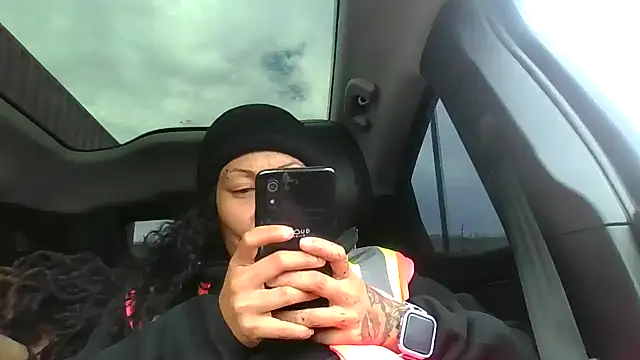 Flossee online show from November 12, 2025, 7:57 pm