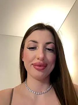 TiffaNoel online show from October 5, 2025, 3:43 pm