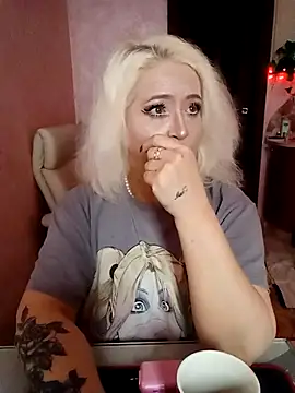 Snapshot of SquirtMilf00 chatting on February 18, 2026, 4:52 am SquirtMilf00 online show from February 18, 2026, 4:52 am