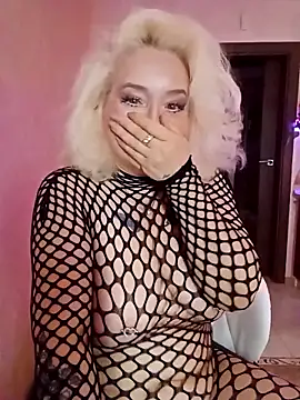 Snapshot of SquirtMilf00 chatting on March 1, 2026, 3:30 am SquirtMilf00 online show from March 1, 2026, 3:30 am