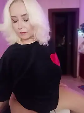 Snapshot of SquirtMilf00 chatting on March 16, 2026, 5:44 am SquirtMilf00 online show from March 16, 2026, 5:44 am