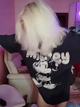 Snapshot of SquirtMilf00 chatting on March 17, 2026, 3:11 am SquirtMilf00 online show from March 17, 2026, 3:11 am