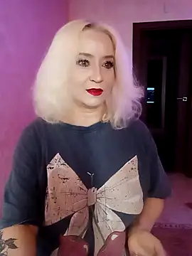 Snapshot of SquirtMilf00 chatting on March 18, 2026, 2:37 am SquirtMilf00 online show from March 18, 2026, 2:37 am