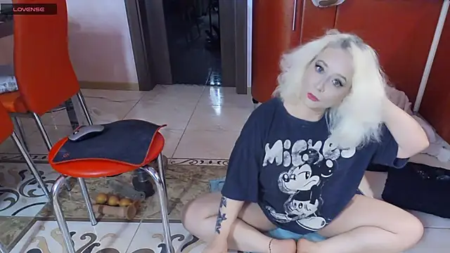 Snapshot of SquirtMilf00 chatting on April 7, 2026, 2:56 am SquirtMilf00 online show from April 7, 2026, 2:56 am