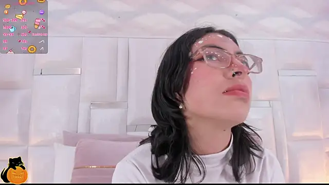Im Molly Angel online show from October 20, 2025, 8:31 pm