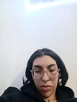 Im Molly Angel online show from November 4, 2025, 1:05 am