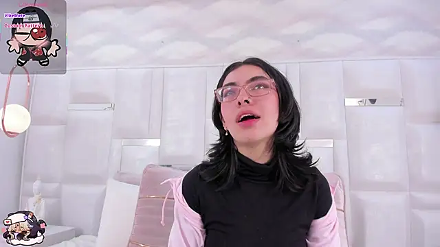 Im Molly Angel online show from November 6, 2025, 8:32 pm