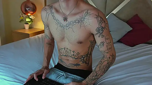 Enzo Hunter online show from May 18, 2026, 2:18 am