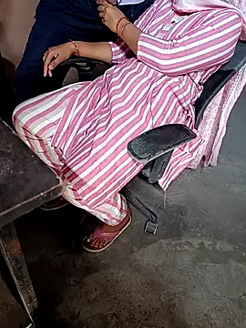 Snapshot of SIMRANSONU26 chatting on April 15, 2026, 7:48 am SIMRANSONU26 online show from April 15, 2026, 7:48 am