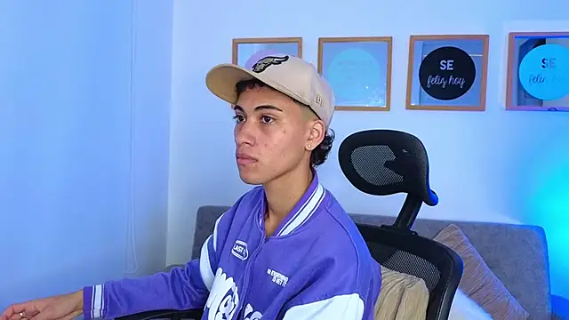 yulian vasquez online show from September 11, 2025, 12:27 pm