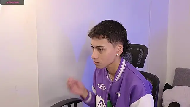 yulian vasquez online show from September 23, 2025, 12:19 pm