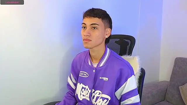 yulian vasquez online show from October 2, 2025, 12:12 pm