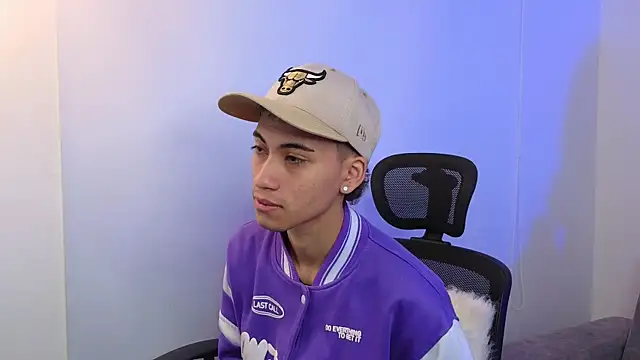 yulian vasquez online show from October 4, 2025, 12:25 pm