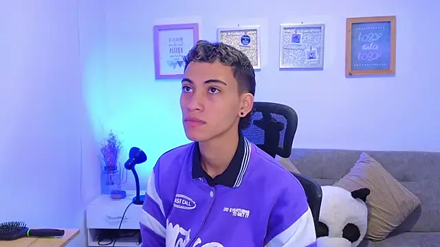 yulian vasquez online show from December 19, 2025, 12:12 pm