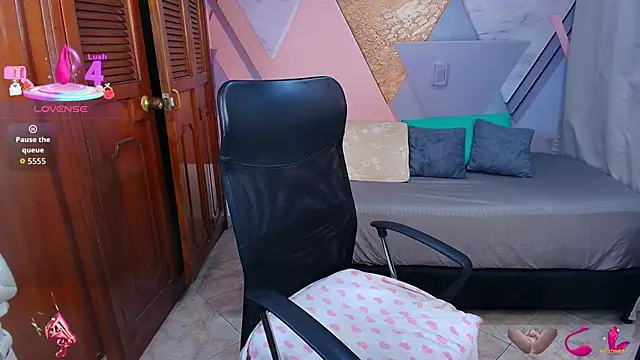 Snapshot of sharlottxl chatting on November 28, 2025, 12:46 am sharlottxl online show from November 28, 2025, 12:46 am