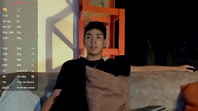 Snapshot of LoganTwink18 chatting on February 6, 2026, 2:38 am LoganTwink18 online show from February 6, 2026, 2:38 am