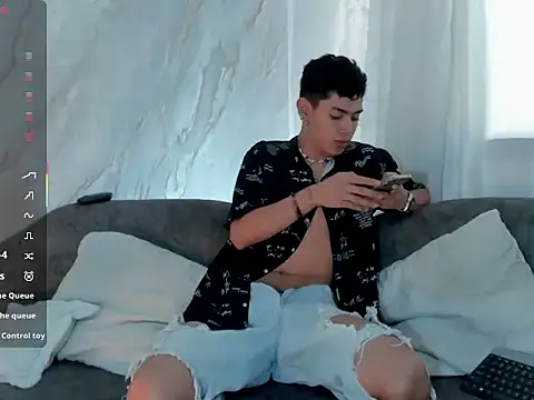 Snapshot of LoganTwink18 chatting on February 22, 2026, 4:05 pm LoganTwink18 online show from February 22, 2026, 4:05 pm