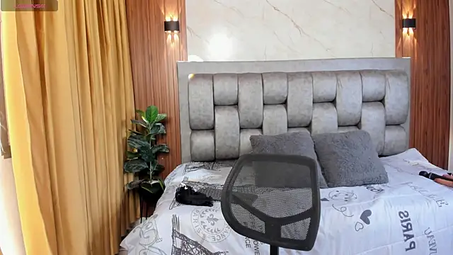 More Hott online show from September 15, 2025, 6:52 pm