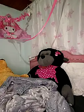 Snapshot of U-Upaaita chatting on February 5, 2026, 12:48 am U-Upaaita online show from February 5, 2026, 12:48 am