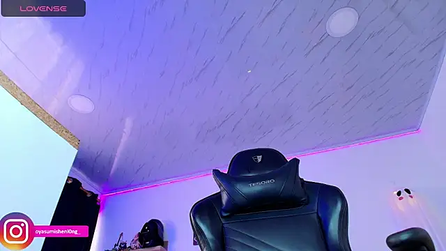 Snapshot of Nicorobinn chatting on October 31, 2025, 8:10 pm Nicorobinn online show from October 31, 2025, 8:10 pm