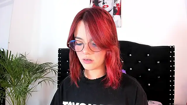 Snapshot of abby_jones2 chatting on April 14, 2026, 3:01 am abby jones2 online show from April 14, 2026, 3:01 am