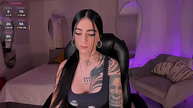 MilaLawrence online show from December 5, 2025, 2:36 pm