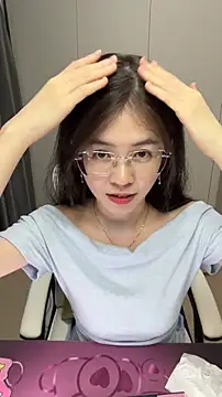 Qianqian-888 online show from October 21, 2025, 1:12 pm