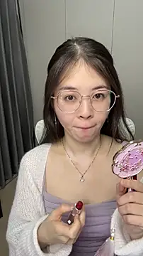 Qianqian-888 online show from December 4, 2025, 12:42 am