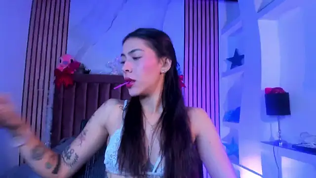 ValkaGrecco online show from December 18, 2025, 3:01 am