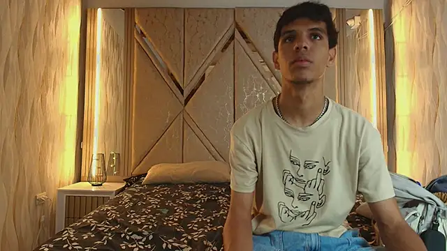 Hotcouple 222 online show from February 9, 2026, 7:23 am