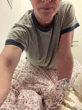 Snapshot of SexyLeon8 chatting on March 18, 2025, 11:09 pm SexyLeon8 online show from March 18, 2025, 11:09 pm