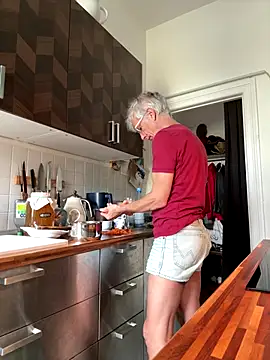 Snapshot of SexyLeon8 chatting on September 22, 2025, 12:18 pm SexyLeon8 online show from September 22, 2025, 12:18 pm