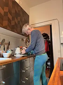 SexyLeon8 online show from December 18, 2025, 8:20 am