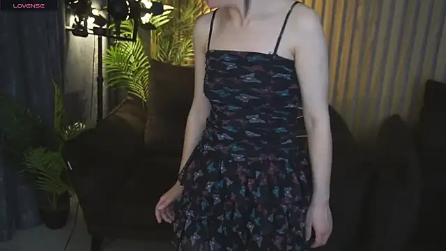 LiviaShy online show from April 15, 2026, 7:58 pm