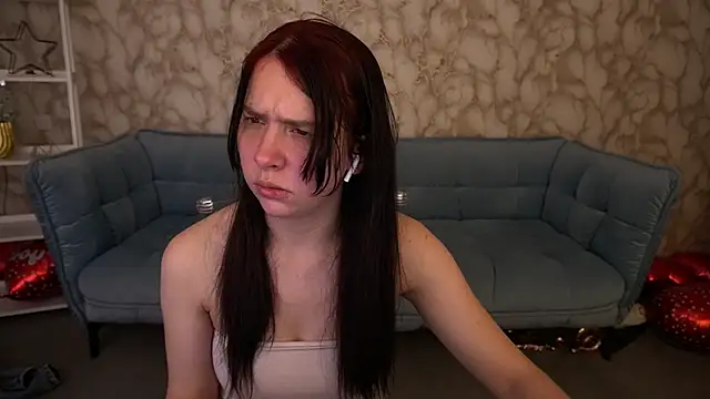 LiviaShy online show from April 18, 2026, 7:18 pm