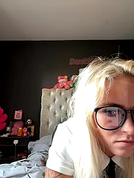 ShortySweet online show from September 15, 2025, 3:34 pm