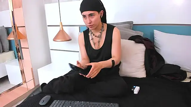 Ashkoreh online show from March 7, 2026, 9:34 pm