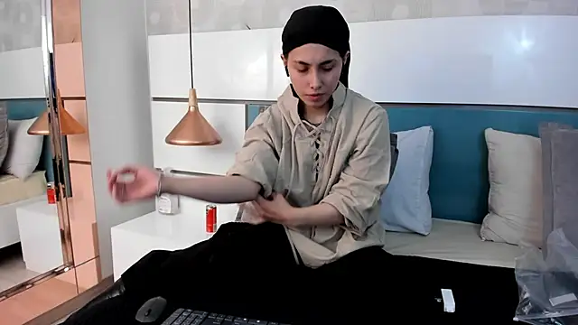 Ashkoreh online show from April 7, 2026, 9:15 pm