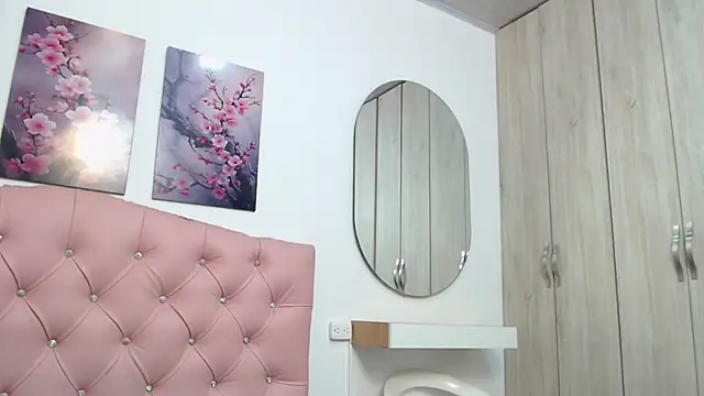 pinky f00x online show from December 15, 2025, 7:18 pm