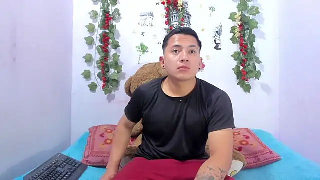 NataliaAndJulliam online show from September 22, 2025, 3:52 am